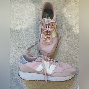 New Balance 237